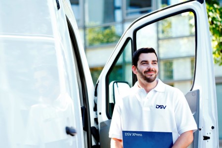 DSV courier driver delivering DSV express package | DSV Direct Blog